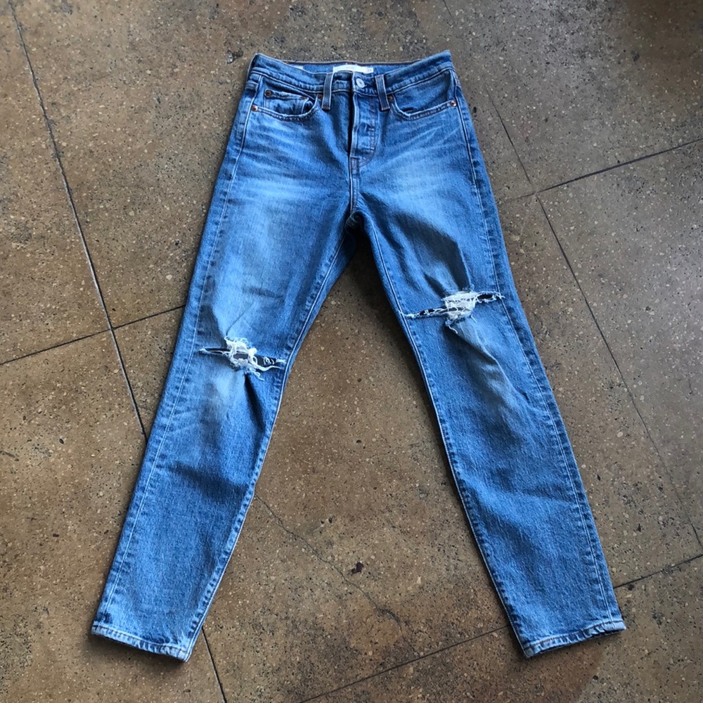 Levi’s wedgie ripped skinny jeans